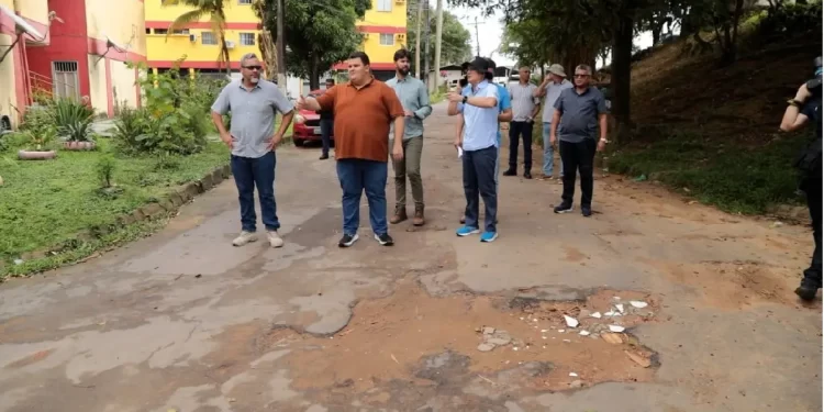 Prefeito determina início de obras de recuperação asfáltica no bairro Compensa