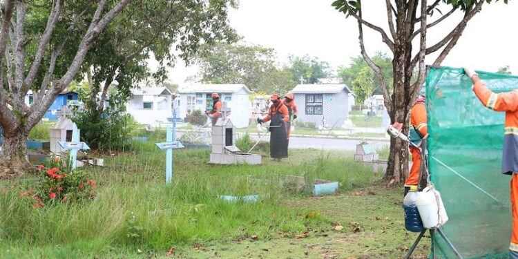 Prefeitura realiza manutenção permanente nos cemitérios de Manaus
