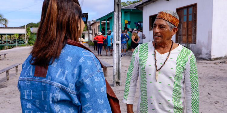 Prefeitura de Manaus inscreve artesãos indígenas kambebas no curso English Manaus