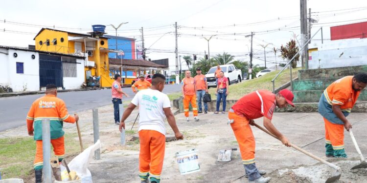 Anfiteatro na praça de alimentação do bairro Cidade Nova recebe revitalização