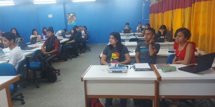 Projeto Rede Digital do Cetam atende 1.600 alunos de escolas estaduais com cursos de informática