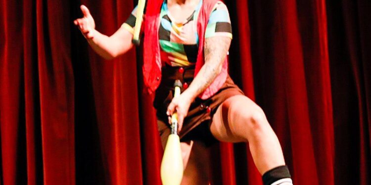 3º Festival de Circo do Amazonas encerra com espetáculo interativo no Teatro Amazonas