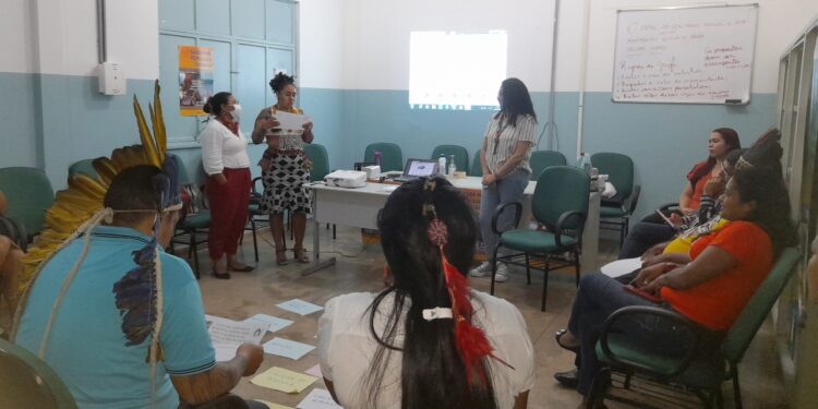 Prefeitura de Manaus promove oficina para lideranças indígenas sobre cadastramento de famílias