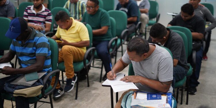 Sine Amazonas divulga 155 vagas de emprego para esta quinta-feira