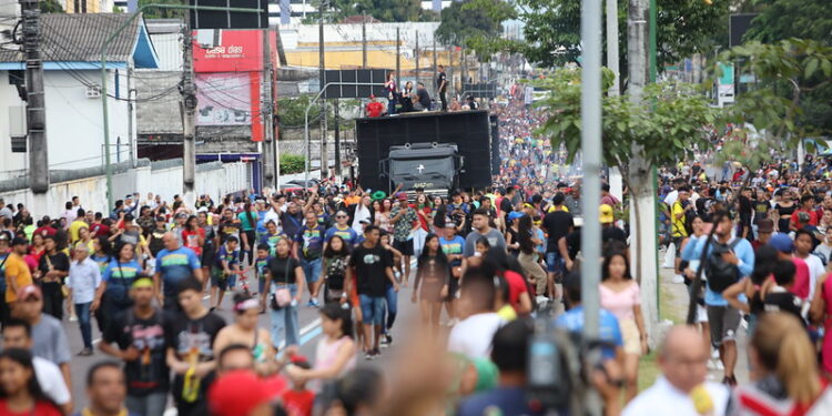 Prefeito participa da ‘Marcha para Jesus’ e destaca pluralidade cultural