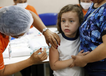 Imunização: Amazonas apresenta baixas coberturas vacinais e população é convocada a atualizar caderneta vacinal