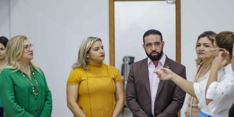 Governo do Amazonas abre postos de atendimento da Jucea e Procon-AM no PAC Studio 5