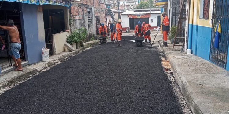 Prefeitura de Manaus contempla novas vias no bairro Lírio do Vale com recapeamento asfáltico