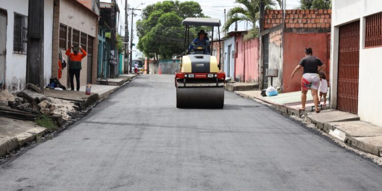 Prefeitura recupera malha viária abandonada há 15 anos na comunidade Agnus Dei
