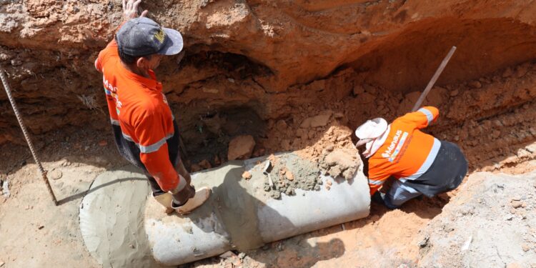 Prefeitura de Manaus implanta sistema de rede de drenagem no conjunto Riacho Doce