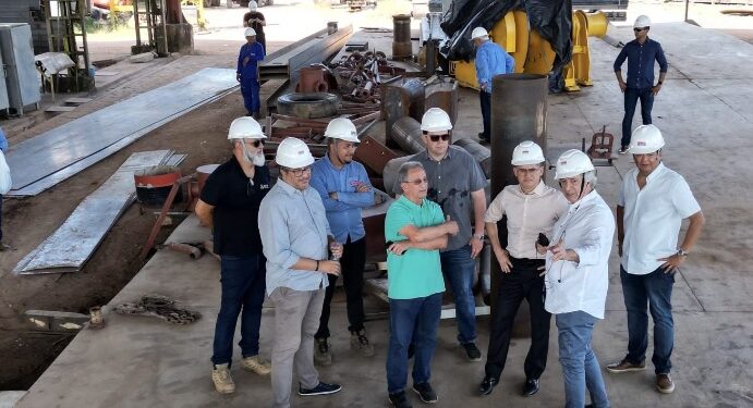 Prefeito vistoria construção de píer flutuante do mirante Lúcia Almeida