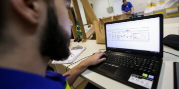 Um a cada dez jovens cursa ensino técnico no Brasil; número abaixo da média dos países da OCDE