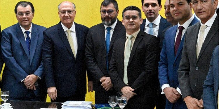 Prefeito tem confirmação de R$ 182,4 milhões do Bolsa Família para população de Manaus afetada pela estiagem histórica