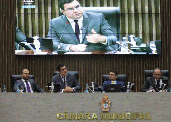 Secretário vai à Câmara e apresenta perícia que comprova farsa de vídeo. Documento é entregue à polícia e ao MP