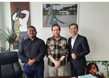 Senador Plinio Valerio recebeu o Projeto ATS-Agencia do terceiro Setor.