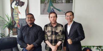 Senador Plinio Valerio recebeu o Projeto ATS-Agencia do terceiro Setor.